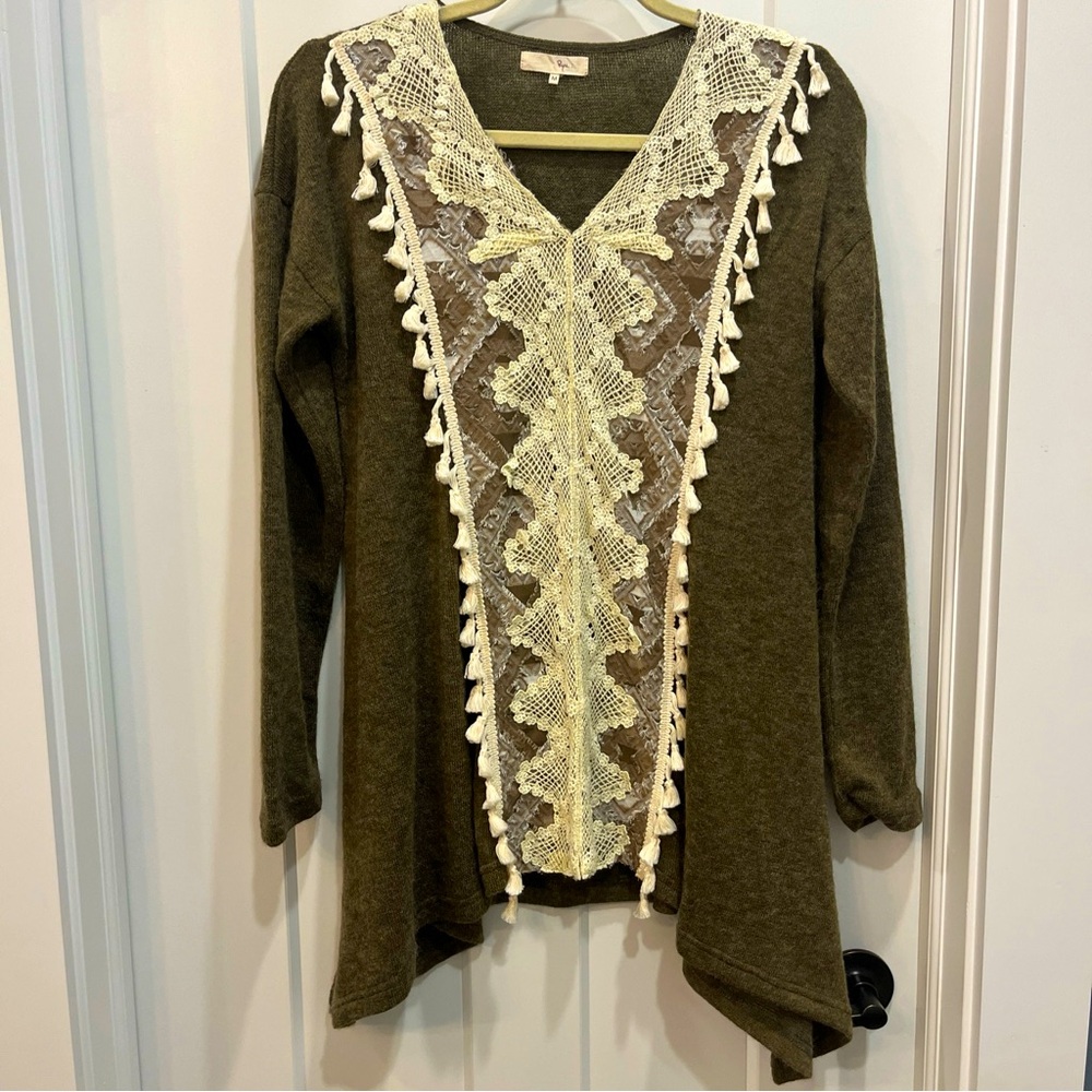 Ryu Anthropologie Women’s Brown Lace‎ Tassel Patchwork Shark Hem Sweater Size M